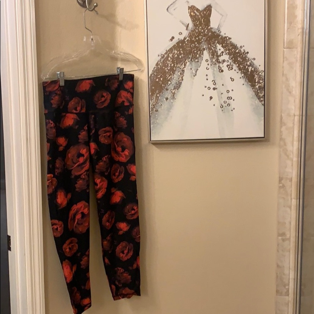 Victoria Sport Rose Print Leggings